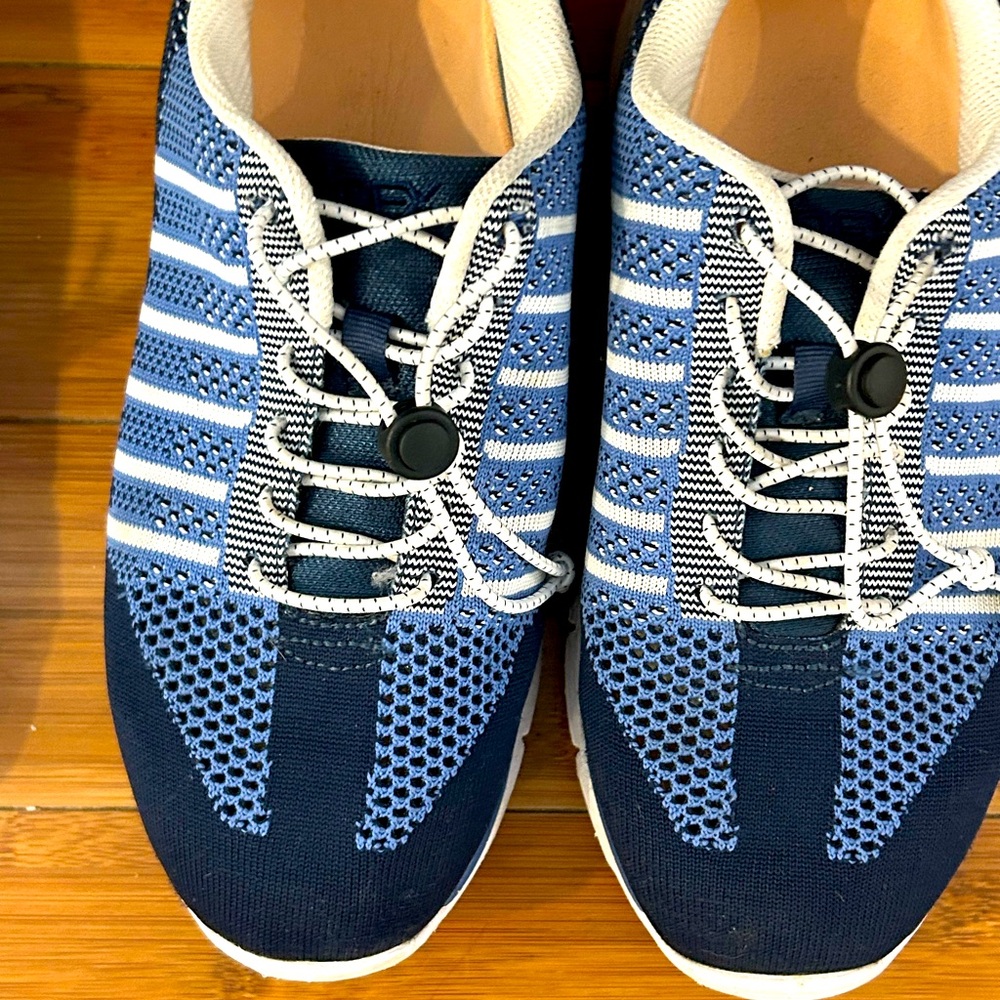 WOMENS ORTHOPEDIC TENNIS SHOES
